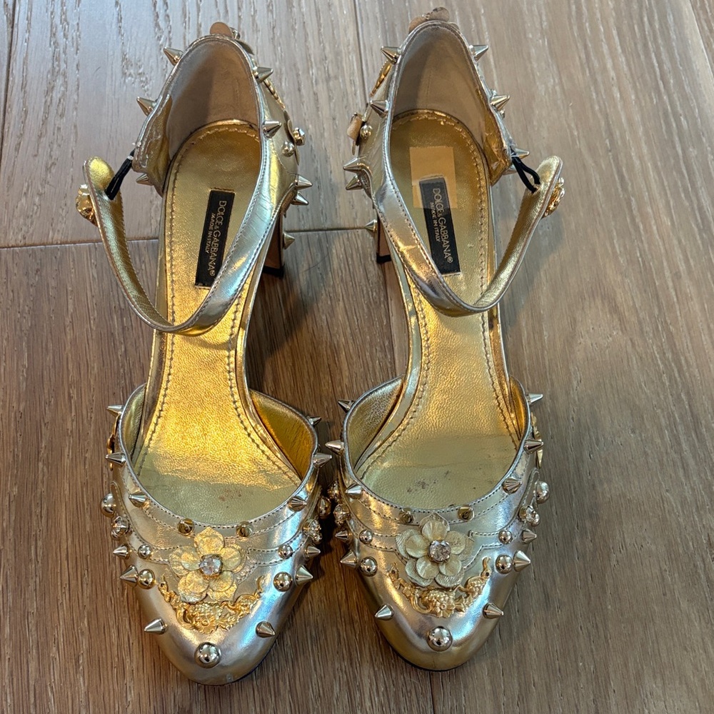Dolce & Gabbana Gold Floral Embellished Heels